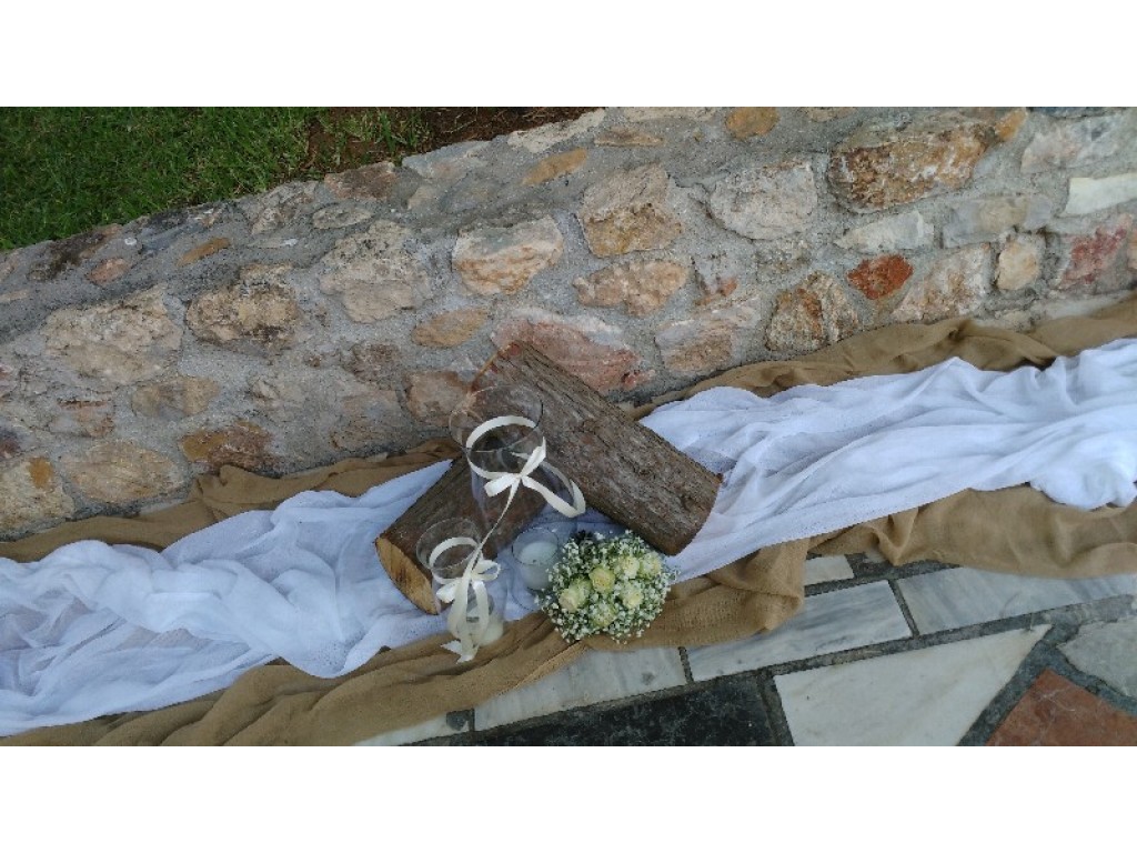 Στολισμός γάμου με λευκά τριαντάφυλλα