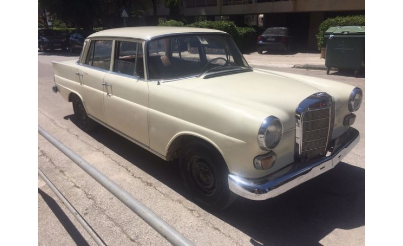 Αυτοκίνητο για συνοδεία νύφης